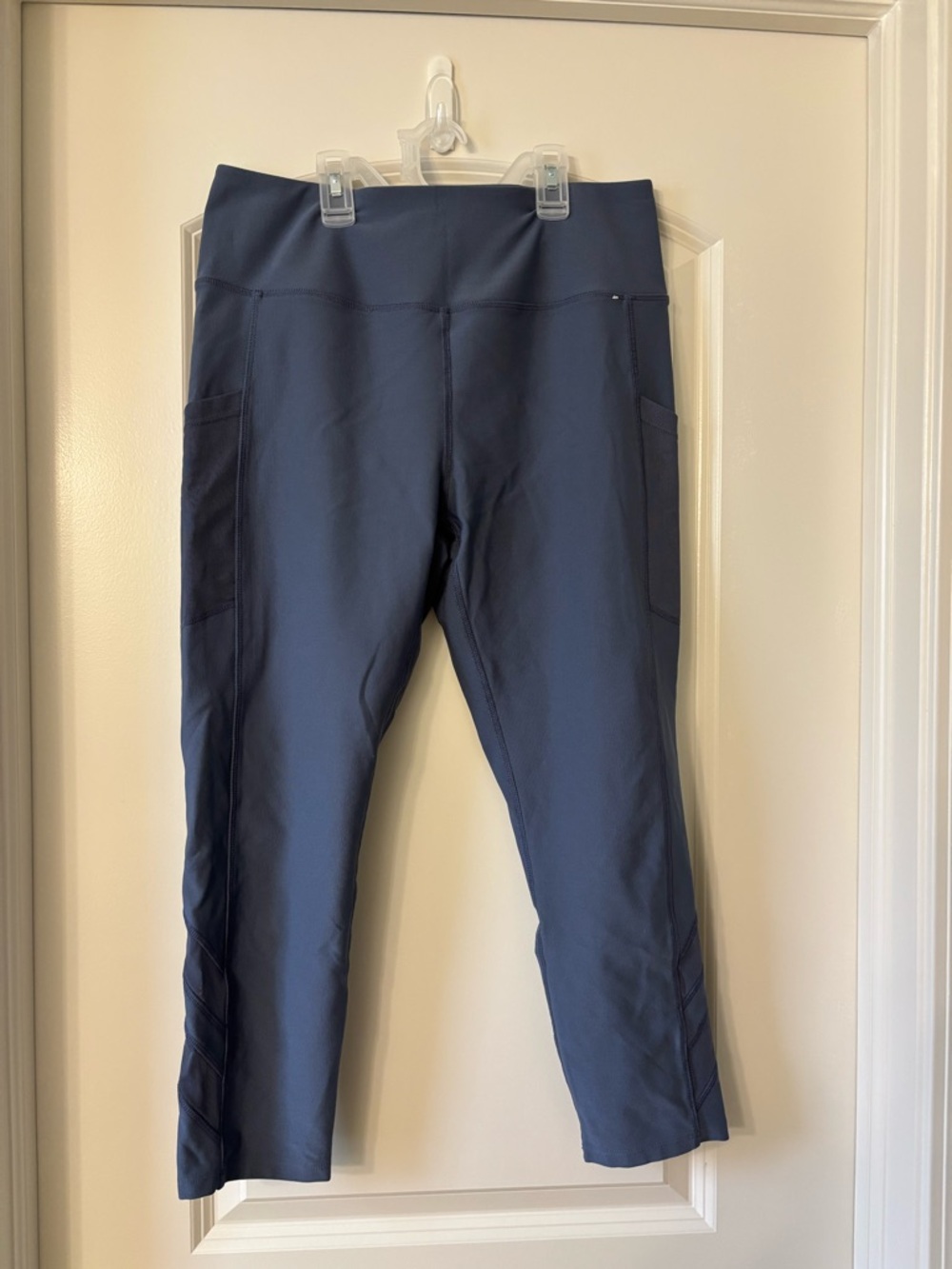 Mondetta Blue Cropped Performance Leggings